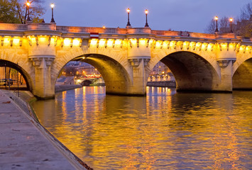 Fototapeta na wymiar Pont Neuf at Dawn, Paris