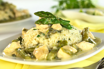 Green asparagus and chicken fricassee with rice