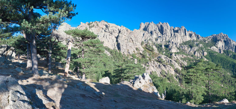 les aiguilles de Bavella, montagnes corses