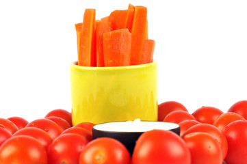 Bâtonnets de carottes et tomates cerise