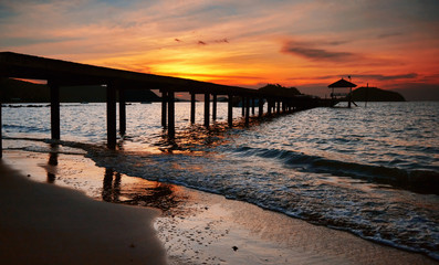 Obraz premium Tropical beach at sunset.