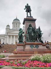 Fototapeta na wymiar posąg z wyborem Helsinkach