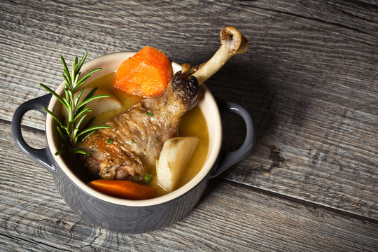 fricass&eacute;e de pintade aux l&eacute;gumes