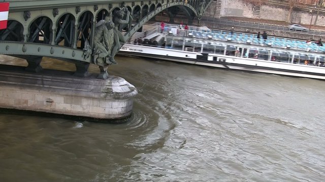 bateaux mouches parisiens