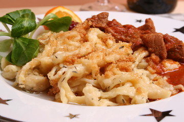 Hausgemachte Spätzle mit Fleisch