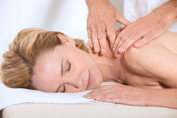 Obraz na płótnie Canvas Woman enjoying a back massage