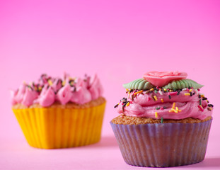 cupcake sur fond rose