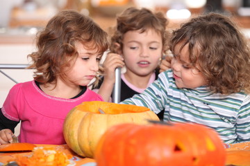 Kids preparing pumpkins for Halloween