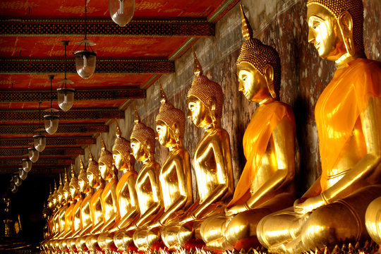 Gold Group Buddha