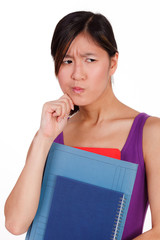 schülerin überlegt angestrengt