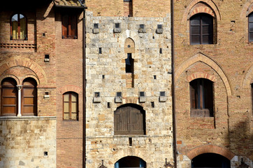 Fototapeta na wymiar San Gimignano Piazza della Cisterna House Facades