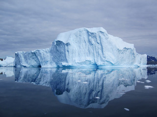 Fototapeta na wymiar Icebergs