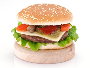 Cheeseburger con funghi e peperoni