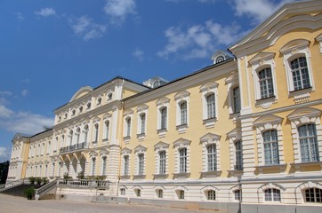 Fototapeta na wymiar chateau en lettonie