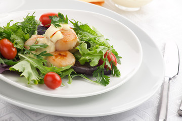 Scallop Salad With Saffron Dressing