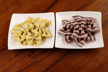 FARFALLETTE GIALLE E ROSA NERO DUE