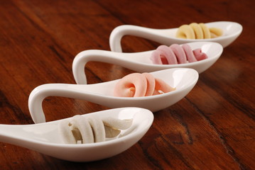 CIOTOLE CON TROTTOLONI DI PASTA COLORATI