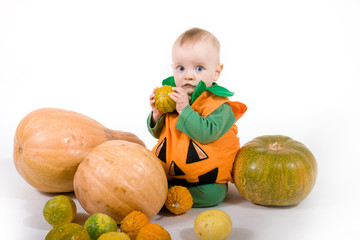 Fototapeta premium Baby in a Halloween pumpkin costume