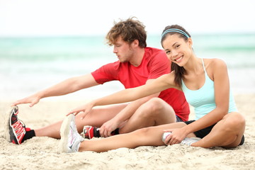 Fototapeta premium Couple training on beach