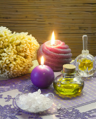 Obraz na płótnie Canvas bath accessories and lavender aromatherapy