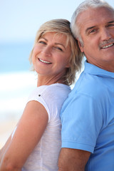 Obraz premium A mature couple at the beach.