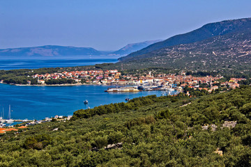 Fototapeta na wymiar Adriatic Town of Cres bay