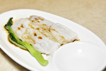 Glutinous Rice Rolls Stuffed with Ground Beef