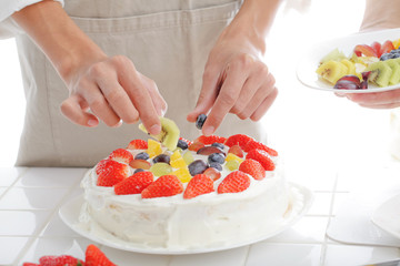 Obraz na płótnie Canvas Podejmowania ciasto