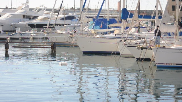 Segelboote im Hafen