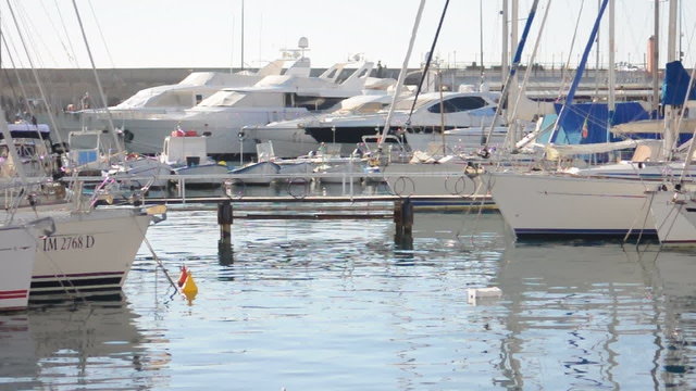 Segelboote im Hafen