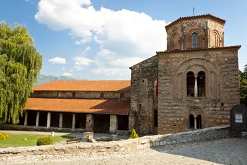 Fototapeta na wymiar Na zewnątrz kościoła św Sofii w Ochrydzie.