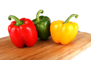 Rote gruene und gelbe Paprika