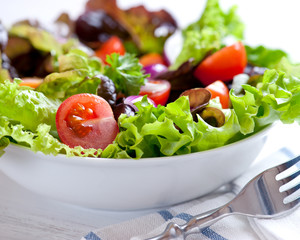 Mixed leaf vegetable salad with cherry tomatoes