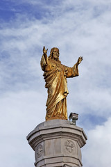 Fototapeta na wymiar Statua Chrystusa przed Bazyliką NMP. Fatima, Portugalia