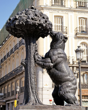 «Медведь и земляничное дерево». Символ Мадрида. Мадрид, Испания.