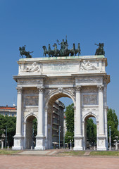 Fototapeta na wymiar Milan łuk triumfalny