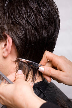 Haircutting with razor