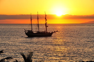 Fototapeta na wymiar Fascinating sunset and the piracy ship