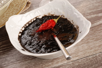 CIOTOLA CON NERO DI SEPPIA E PEPERONCINO