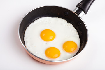 Fried egg in pan