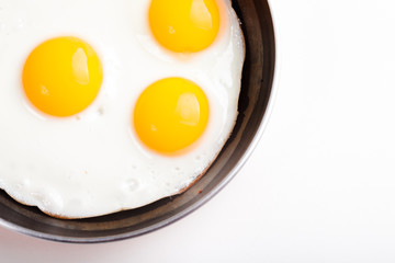 Fried egg in pan