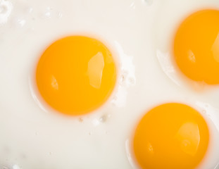 Fried egg in pan
