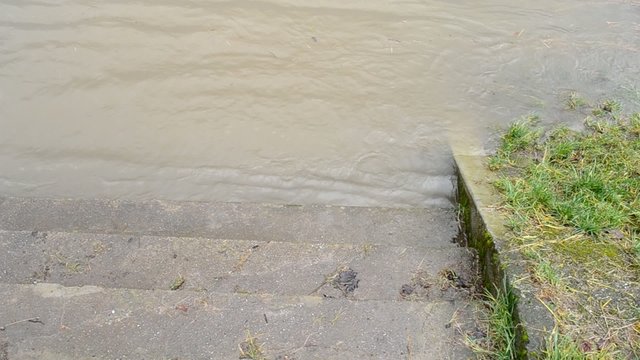 Hochwasser an Treppe