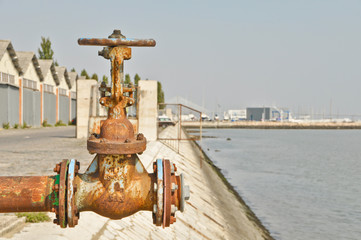 Fototapeta premium Rostige Wasserpumpe