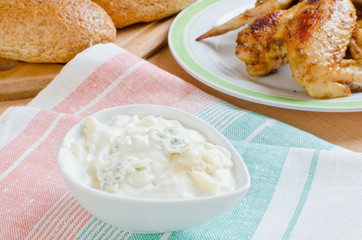Blue cheese sauce for chicken wings