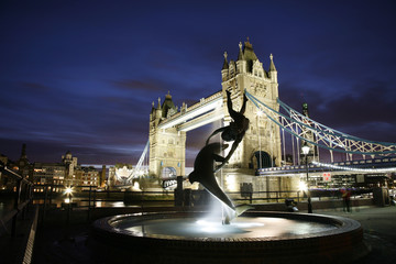 Obraz premium Tower Bridge at dusk