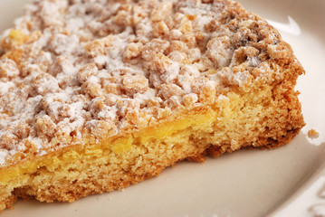 PORZIONE DI CROSTATA ALLE MANDORLE TRE