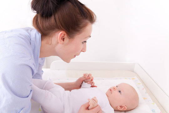 mit baby spielen