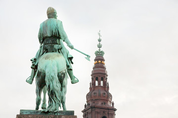 Fototapeta na wymiar Statua Absalon w Kopenhaga, Dania