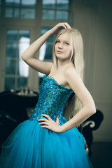 Fototapeta premium Beautiful fashionable luxury woman